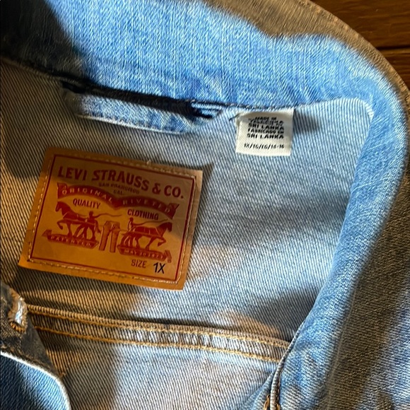 Levi’s Plus Trucker Jacket - Picture 3 of 5